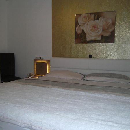 Ferienwohnung Rosentraum Oberotterbach エクステリア 写真